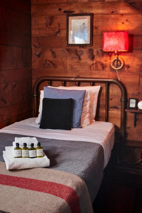 Crew'S Quarters Boarding House - Caters To Men Hotel Provincetown Luaran gambar